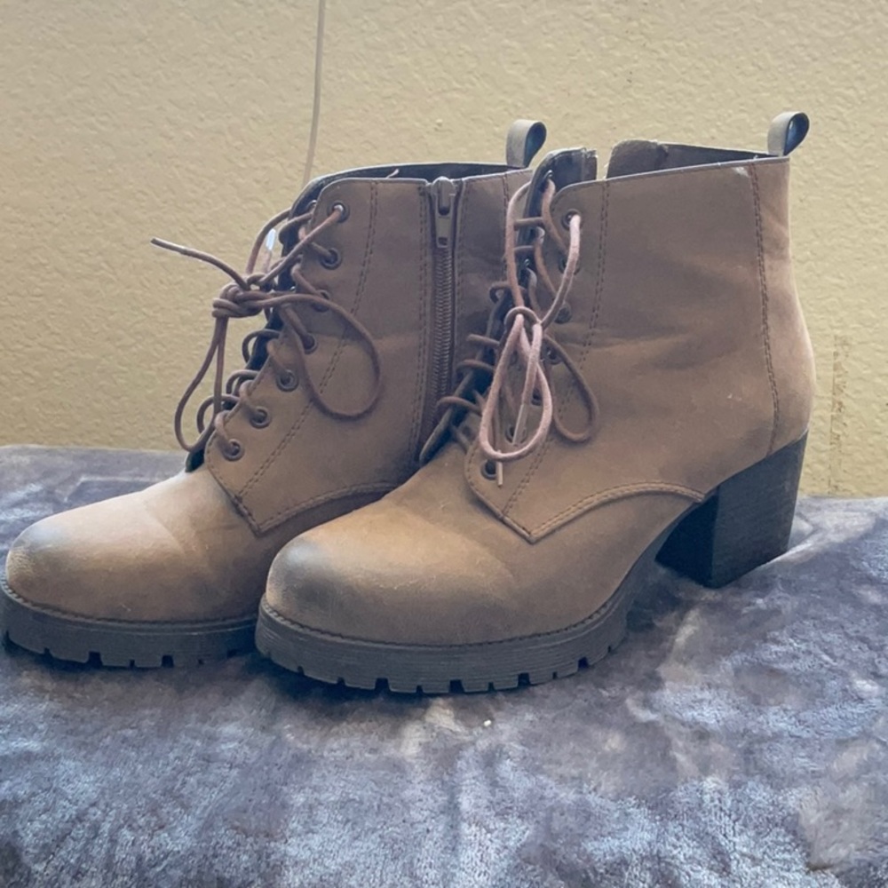 Brown/tan booties